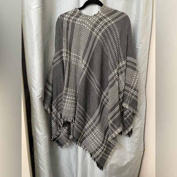 Brand new poncho/cover one size fits all - Picture 6 of 6